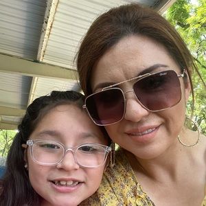 Meet your Posher, Sarahi